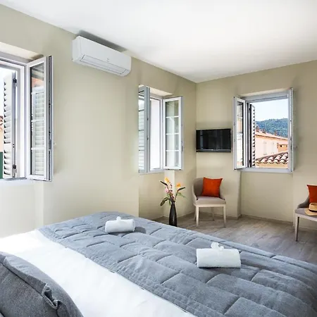 L'ile-rousse Sleeps 2 Pool Air Con Wifi *